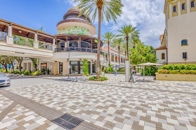 Building Photo - 630 S Sapodilla Ave