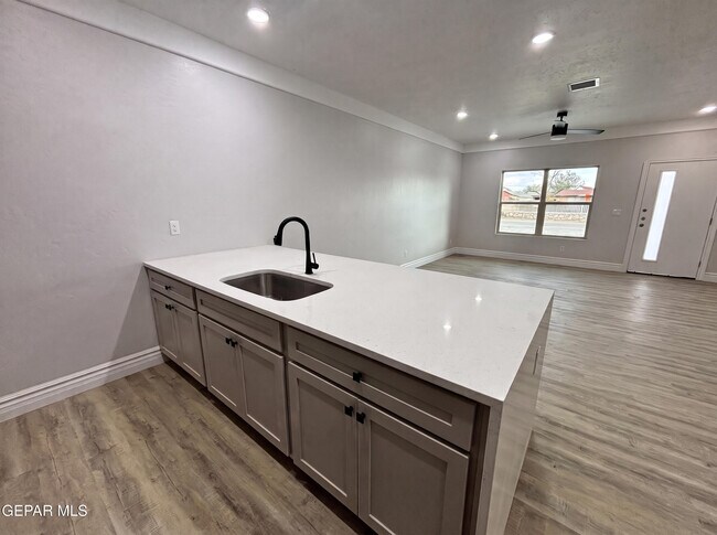 Building Photo - 10371 Manzana Rd