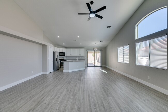 Building Photo - REMODELED 5 BEDROOM HOME IN NORTH LAS VEGAS