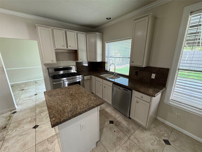 Building Photo - 10310 Sable Trail Ln