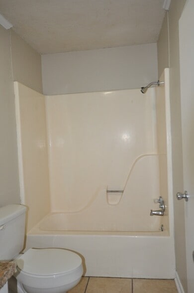 Building Photo - 107 Antoinette St