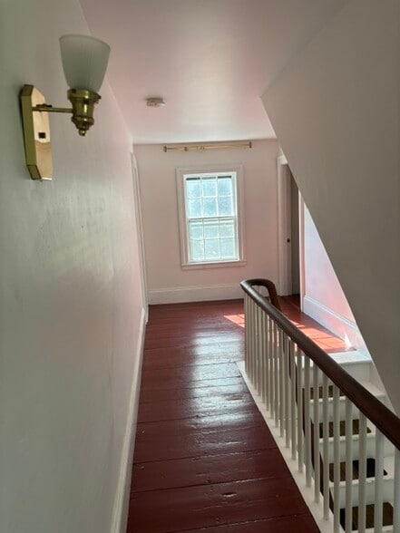 Building Photo - 9 Pleasant St