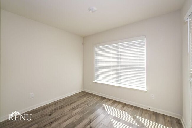 Building Photo - 111 Palomino Bnd Dr