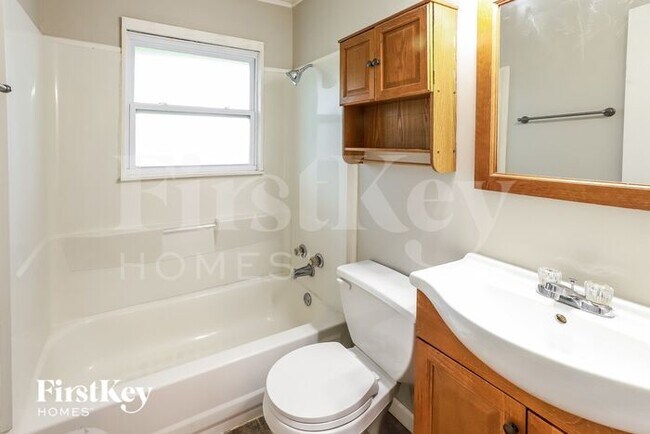 Building Photo - 521 Fairlane St