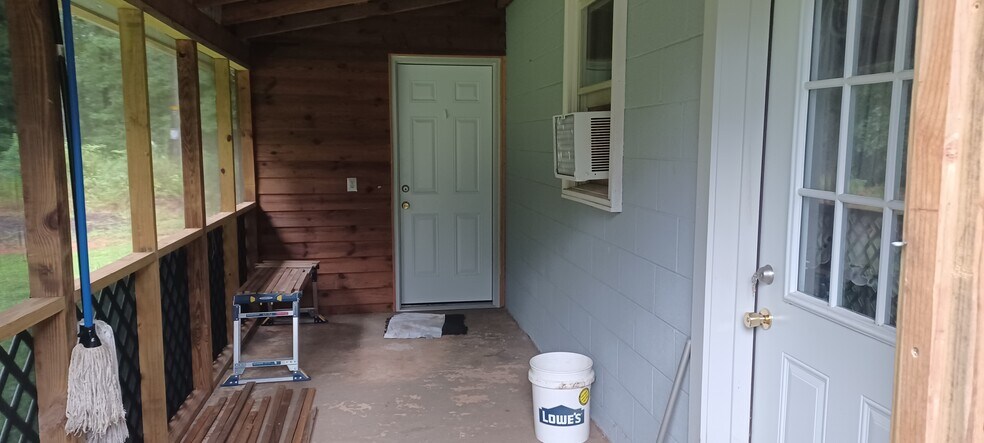 Screened porch / entrance - 125 Red Fern Ln