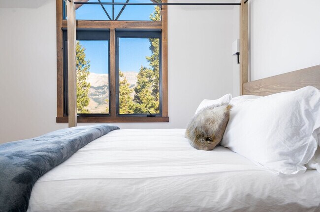 Building Photo - 116 Winterleaf Dr