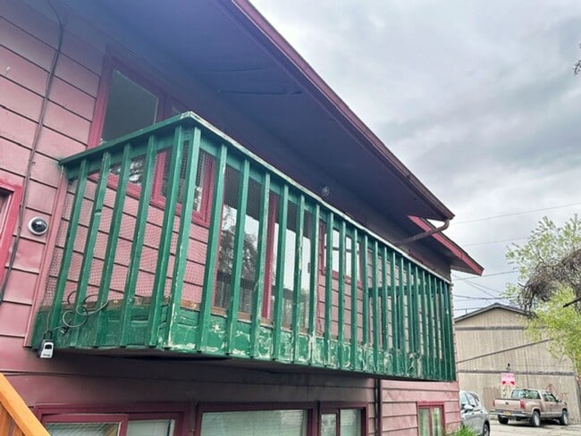 Building Photo - 325 N Hoyt St