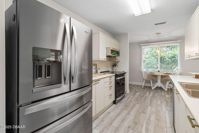 Building Photo - 4 Jasmine Run