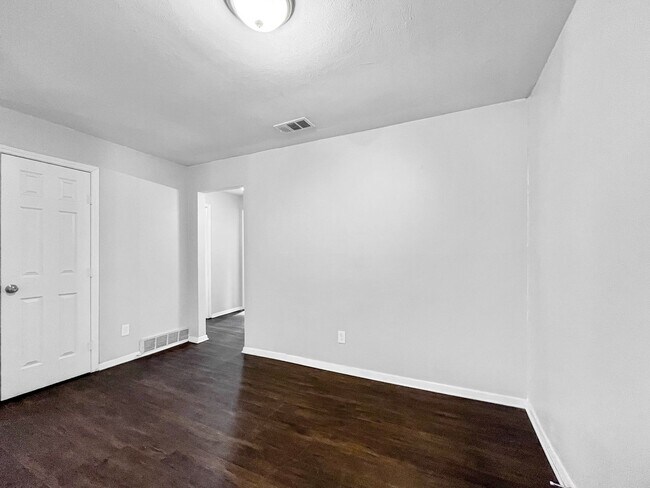 Building Photo - Coming Soon! 4 BR/1BA | Newly Renovated Single Family Home | New Upgrades & Spacious Yard|In Mesq...