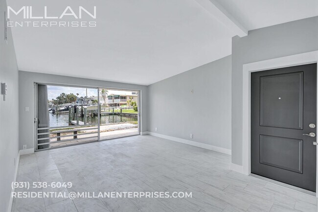 Building Photo - 325 Capri Blvd