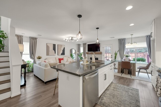 Building Photo - 246 N Walden Elms Cir