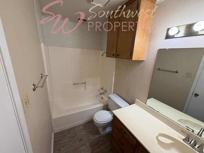 Building Photo - 3 bedroom 2 bath in an excellent neighborhood