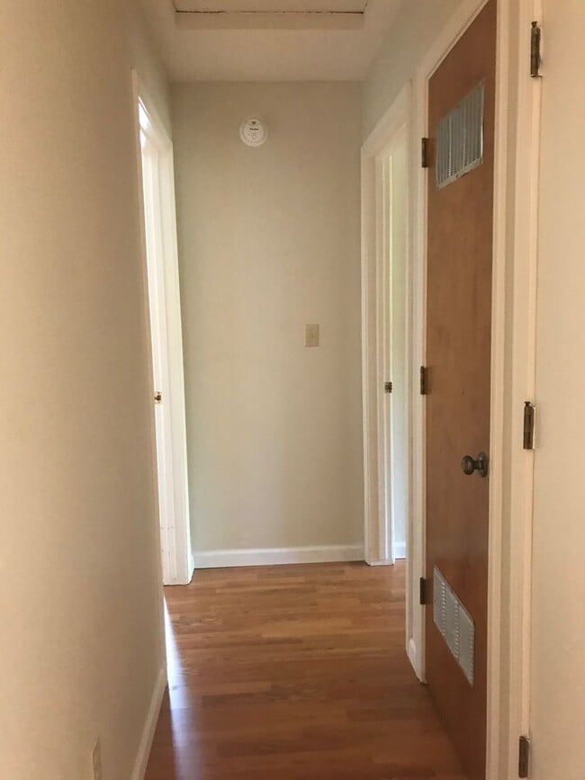 Building Photo - Sutter Creek Duplex