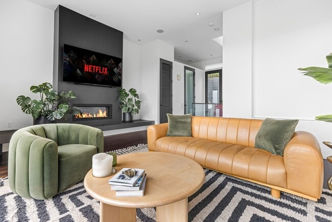 Building Photo - Architectural Contemporary with Panoramic ...