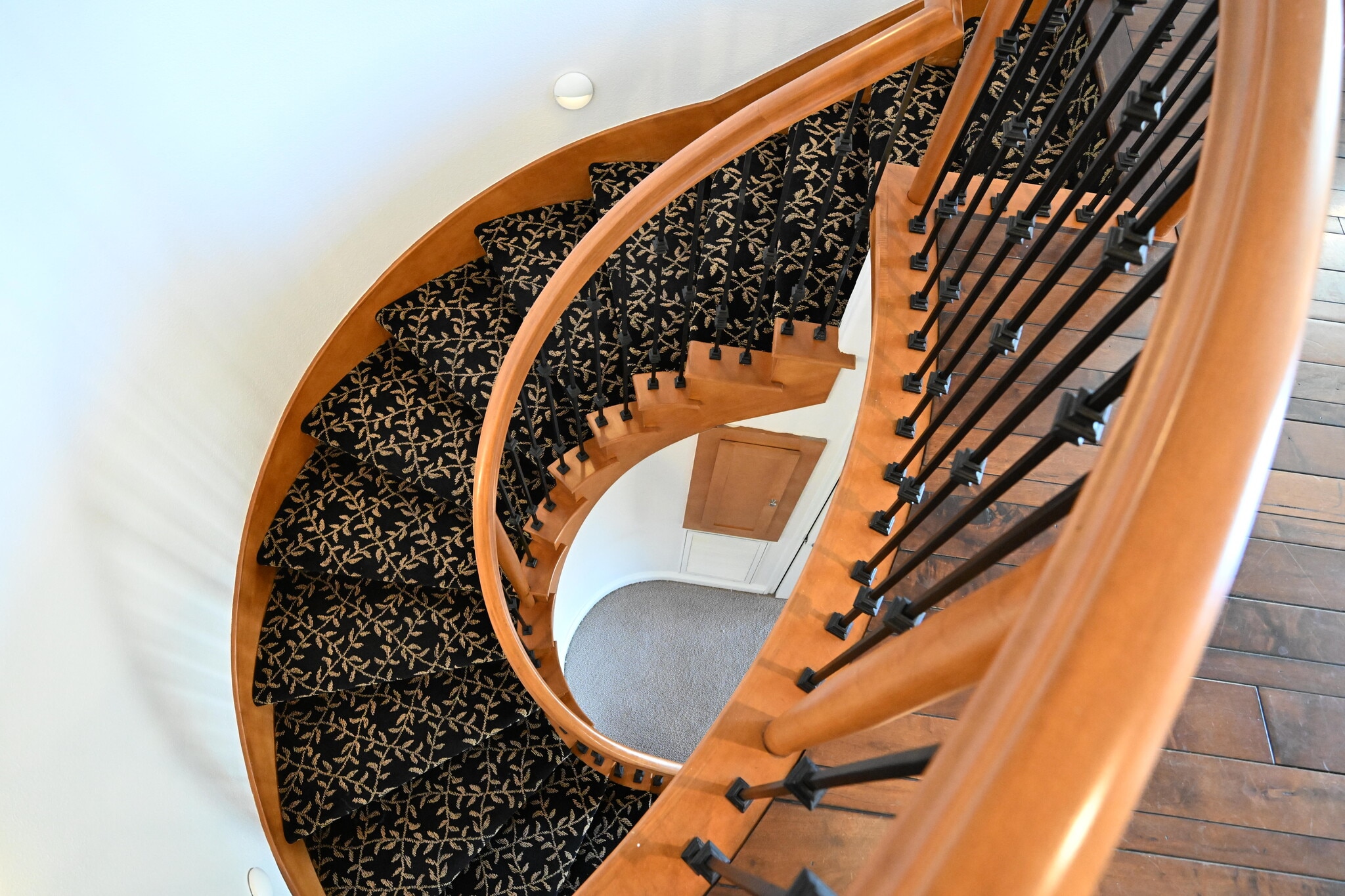 Building Photo - 5831 Seawalk Dr