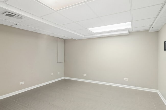 Building Photo - 10 Fairview Ave