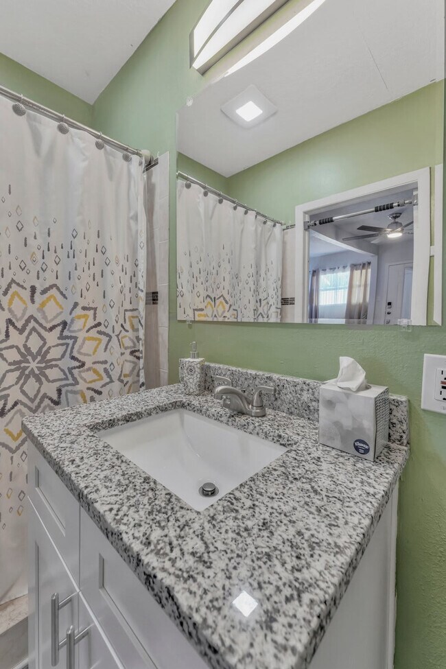 Building Photo - 3317 W St Conrad St