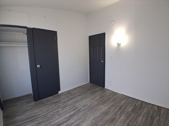 Building Photo - 619 Plum-