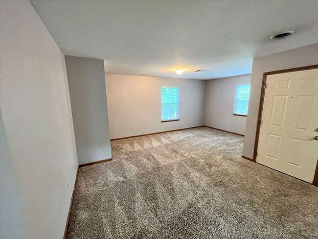 Building Photo - Spacious 4 Bedroom Unit in Central Manhattan!