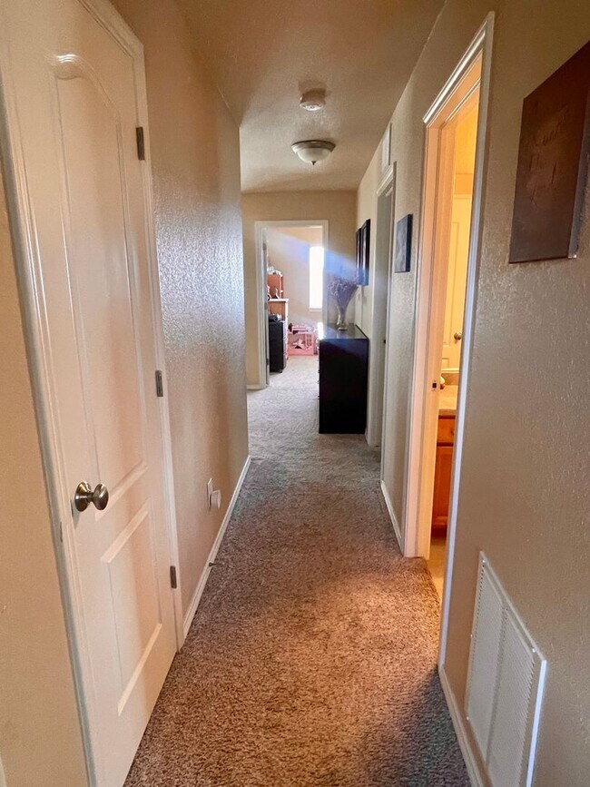 Building Photo - Gorgeous 5 Bedroom Cordera Home