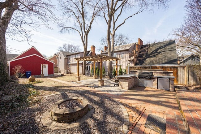 Building Photo - 357 Jackson St