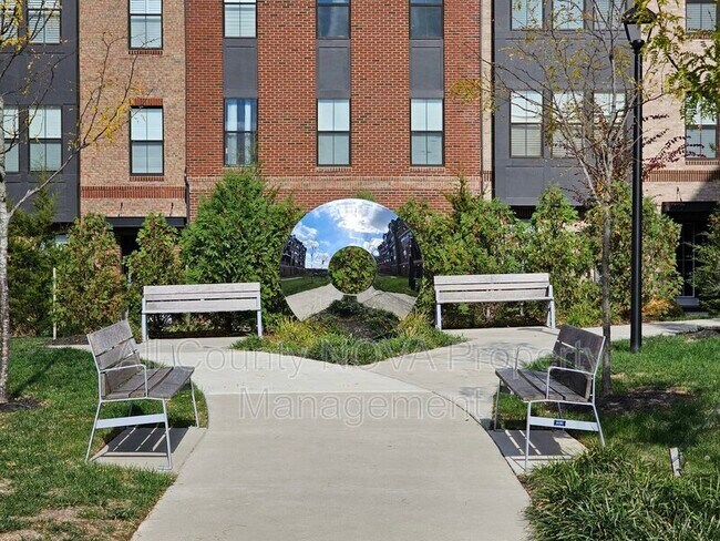 Building Photo - 3927 Fair Ridge Dr