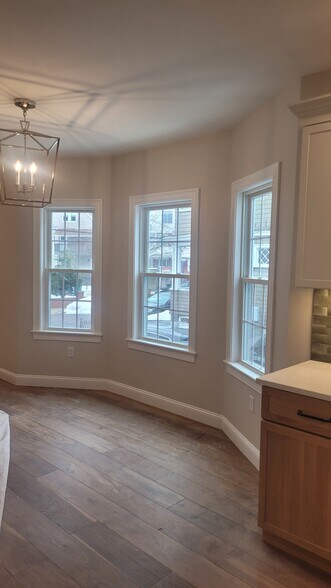 Sunfilled large open DR - 29 Amaranth Ave