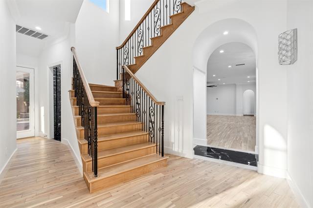 Building Photo - 1229 Strathmore Dr