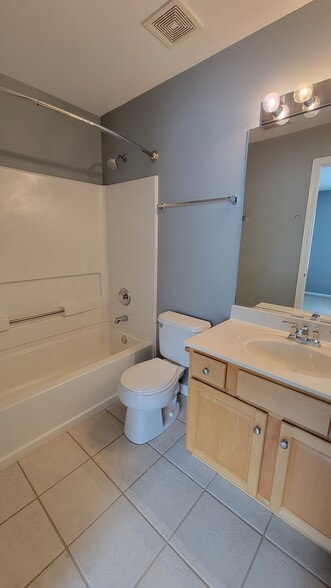 Building Photo - 2807 Stonewater Dr