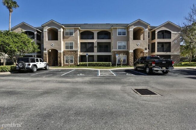 Building Photo - 2 br, 2 bath Condo - 940 Village Trl