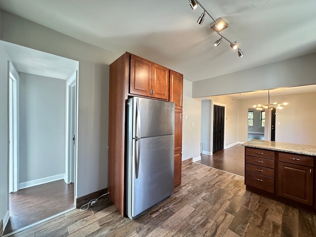 Building Photo - 2613 W Rascher Ave