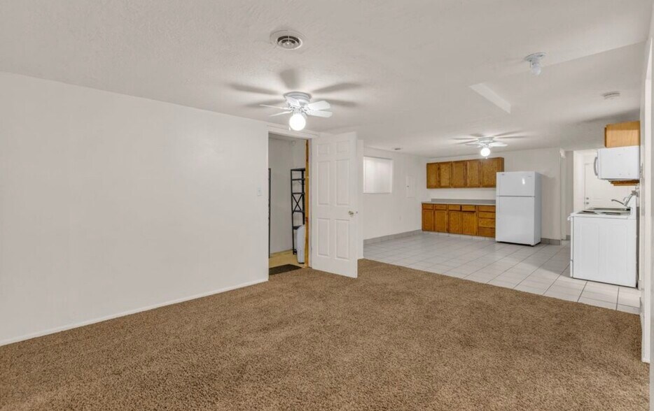 Building Photo - 2321 Harvest Ln