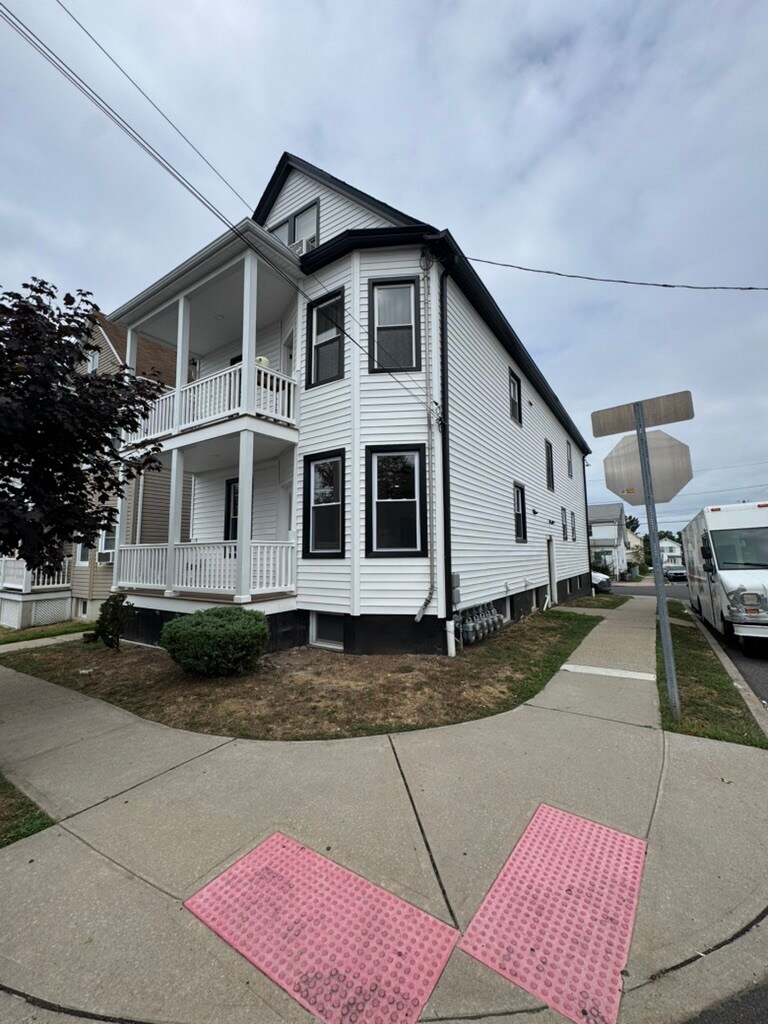 Building Photo - 116 Van Riper Ave