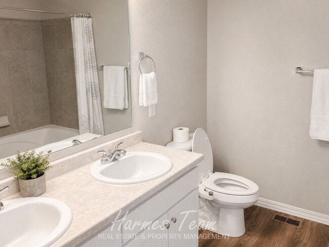 Building Photo - Beautiful 2 Bed Home | 2-Car Garage | Large Kitchen Island | Mountain Views