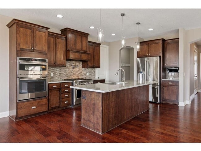 Building Photo - 16588 E Lake Dr
