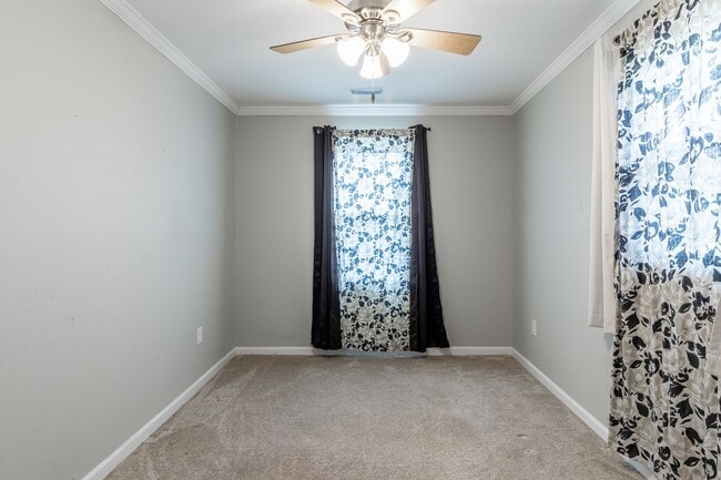 Building Photo - Welcome to this charming home in Newport News "ASK ABOUT OUR ZERO DEPOSIT"