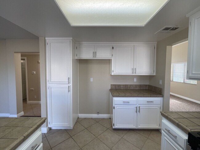 Building Photo - Lancaster 3 bedroom - AVAILABLE NOW!