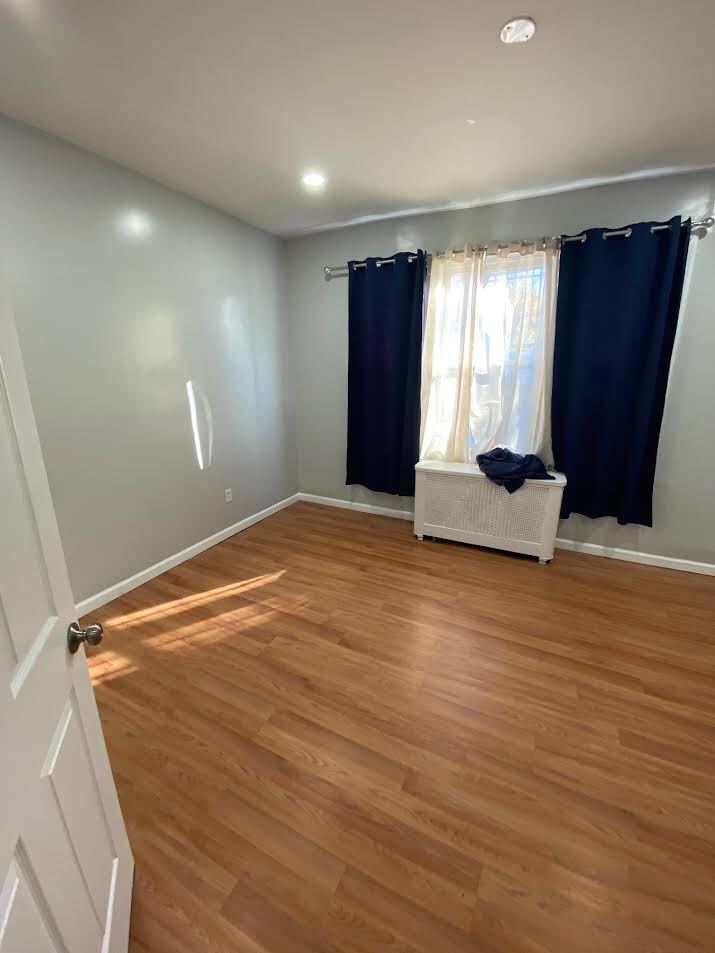 Building Photo - 425 Leslie St