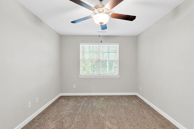 Building Photo - 10 Jaydn Dr W