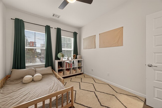 Building Photo - 1027 Gross St