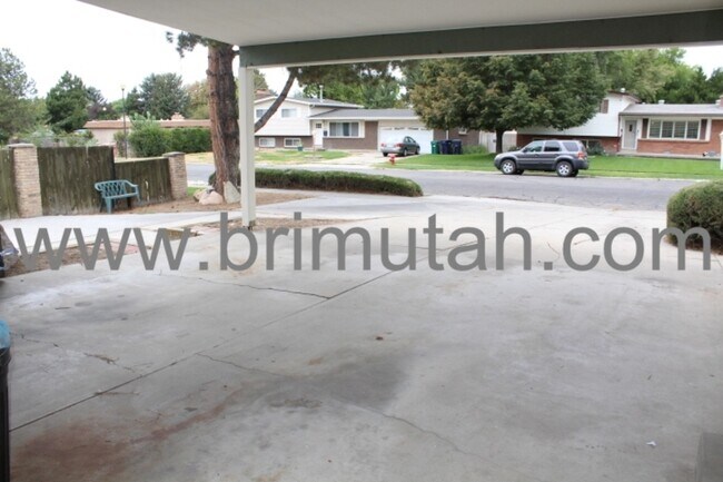 Building Photo - 602 Pioneer Ave