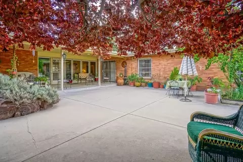 Building Photo - 713 Montclaire Dr NE