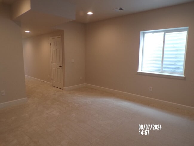 Building Photo - 979 Oleander St