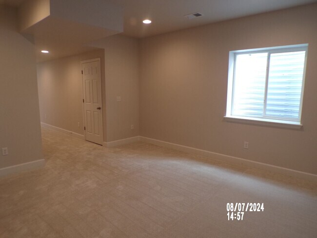 Building Photo - Stunning Home in Castle Rock 4Bedrooms 3.5 Bathrooms!