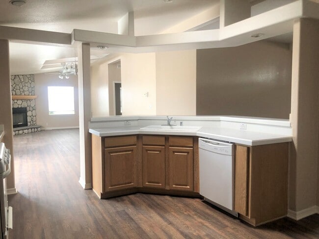 Building Photo - Coming Soon! Recently Remodeled Large Home!
