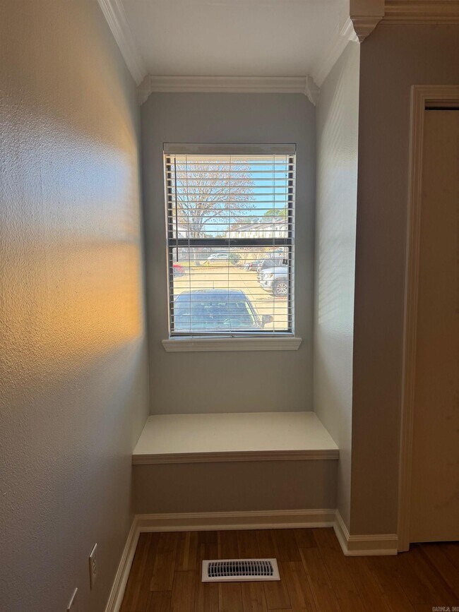 Building Photo - 301 Kings Row Dr