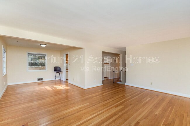 Building Photo - 5852 Lowell Ave