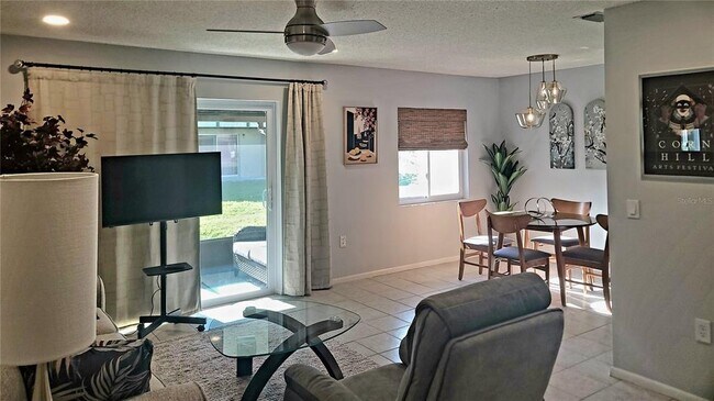 Building Photo - 4215 E Bay Dr