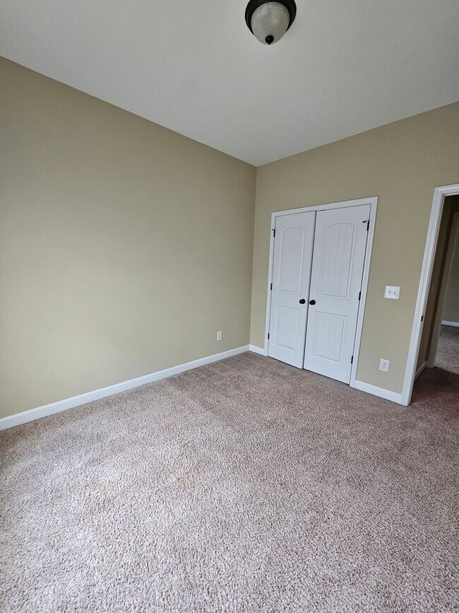 Building Photo - 204 Twilight Dr