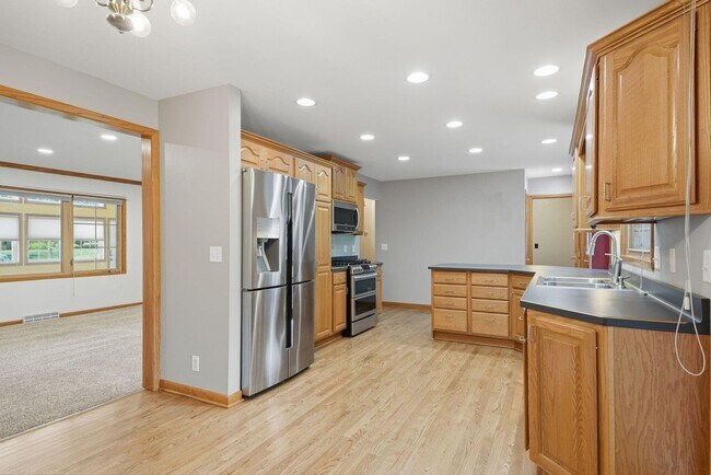Building Photo - Willow Ridge